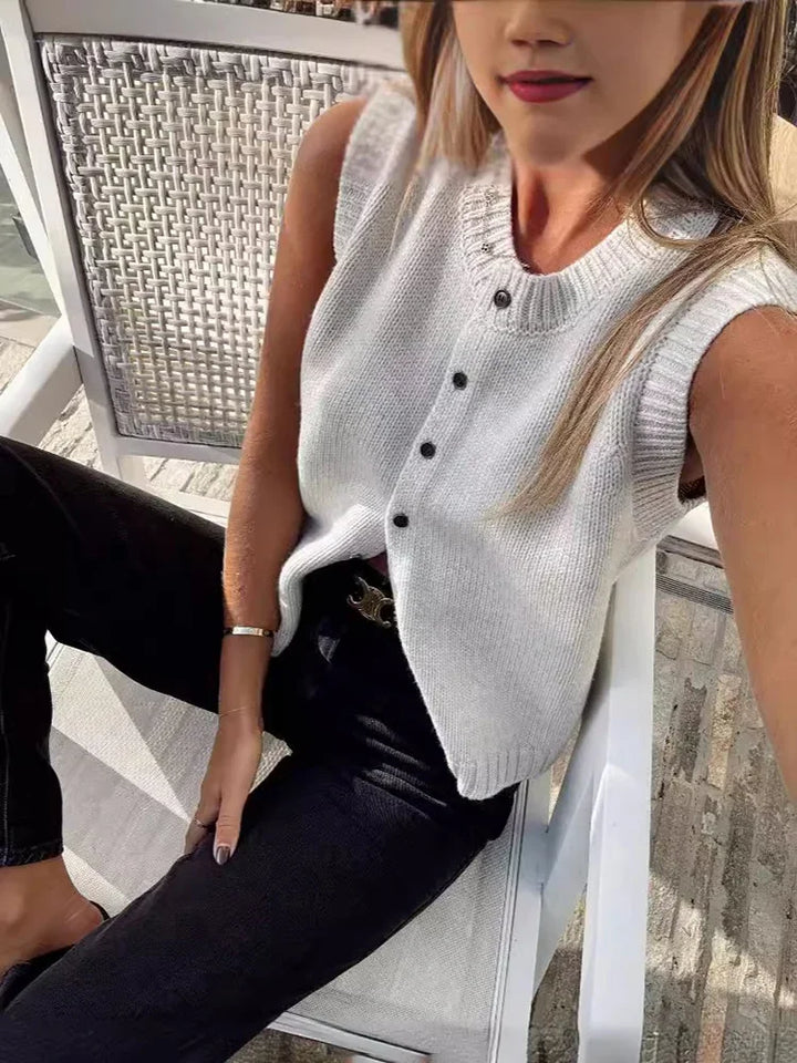 Celina Knitted Cardigan | Trendy gebreid mouwloos vest voor dames met knopen