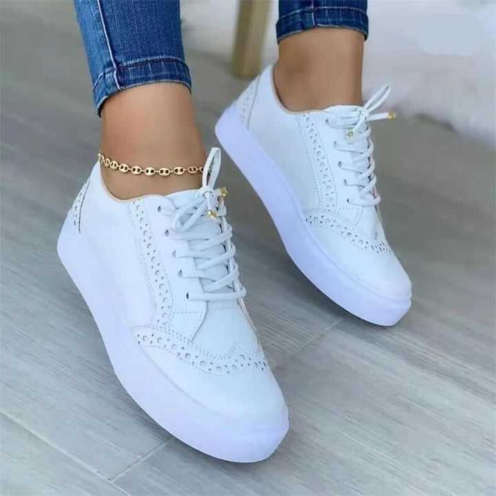 Sanne Sneakers | Witte veterschoenen met brogue-stijl en platformzool voor dames